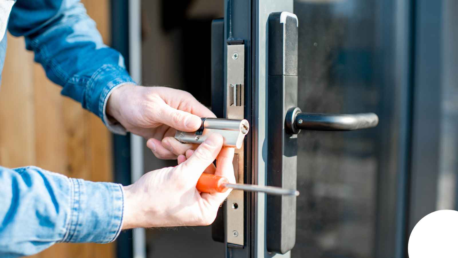 Locksmith in Phoenix, AZ — Jason Deadbolt Installation Phoenix Locksmith in Phoenix, AZ — Jason Deadbolt Installation Phoenix